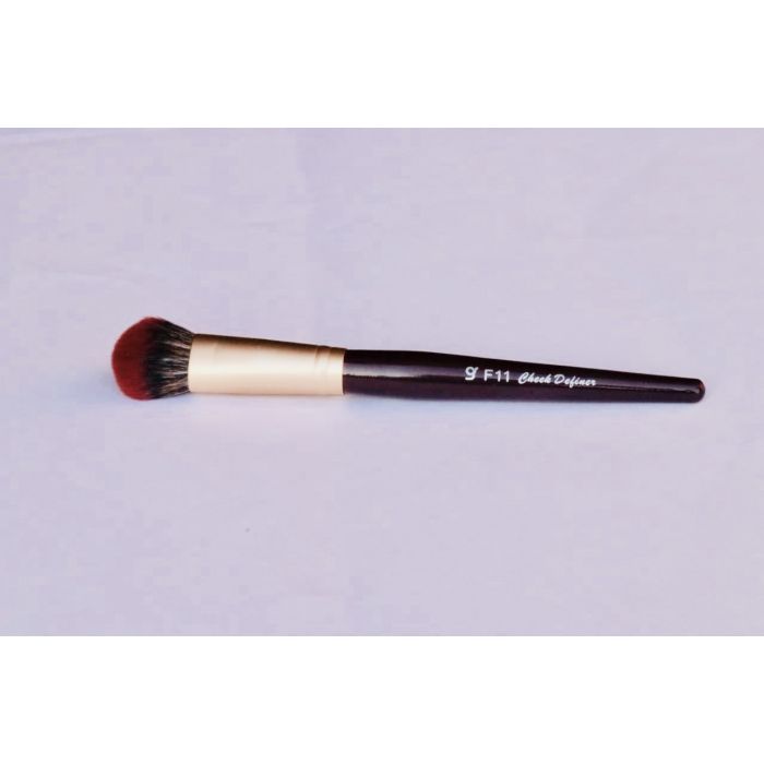 Girliestuffs - F11 - Cheek Definer Brush